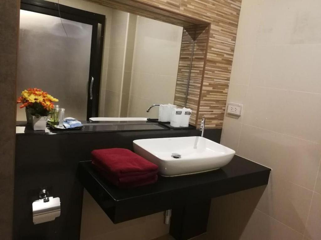 Nutchana Hill Boutique Hotel Хатъяй Экстерьер фото